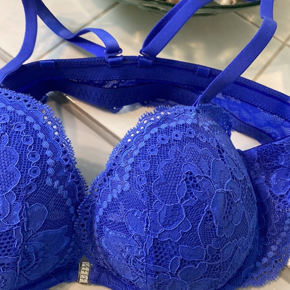 💙BEYOND SEXY LA SENZA Bra limited Edition sapphire BLUE With a GOLD hue. 36A - Picture 2 of 6